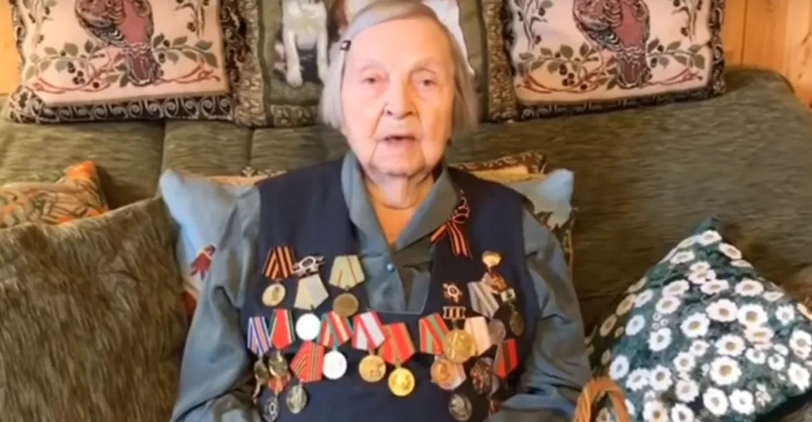 Ruská veteránka od Stalingradu vybírá peníze pro lékaře