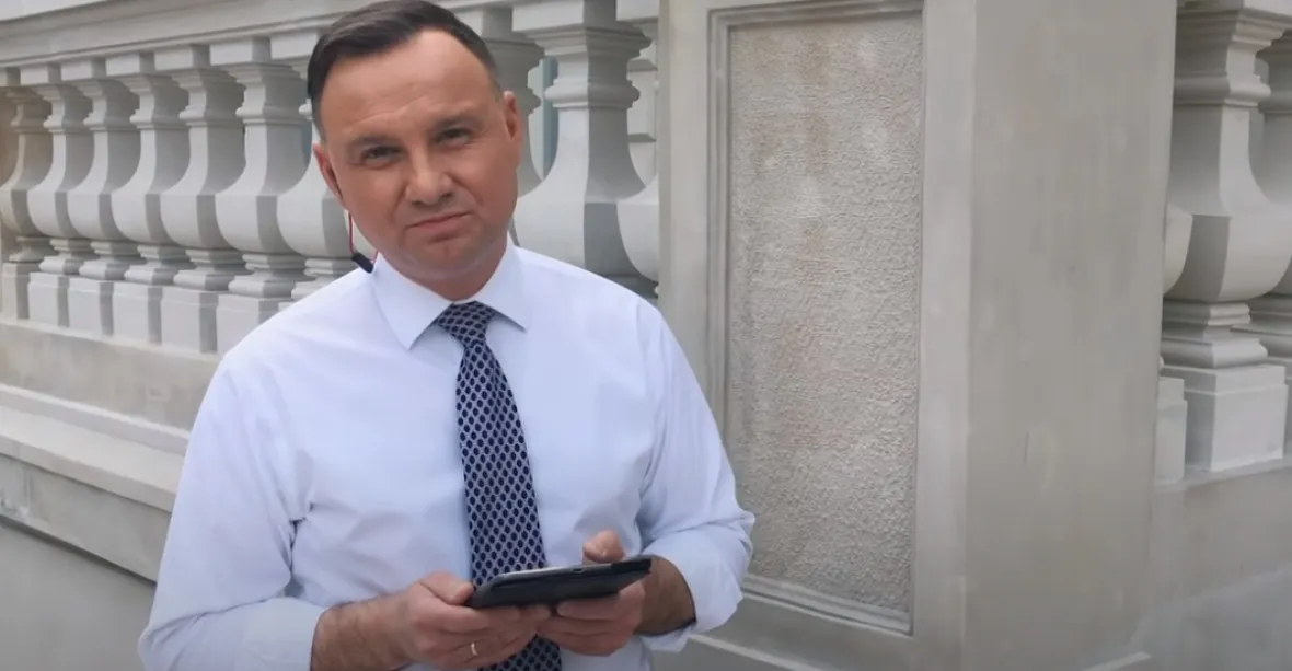 Polský prezident rapuje na podporu lékařů bojujících s covidem-19