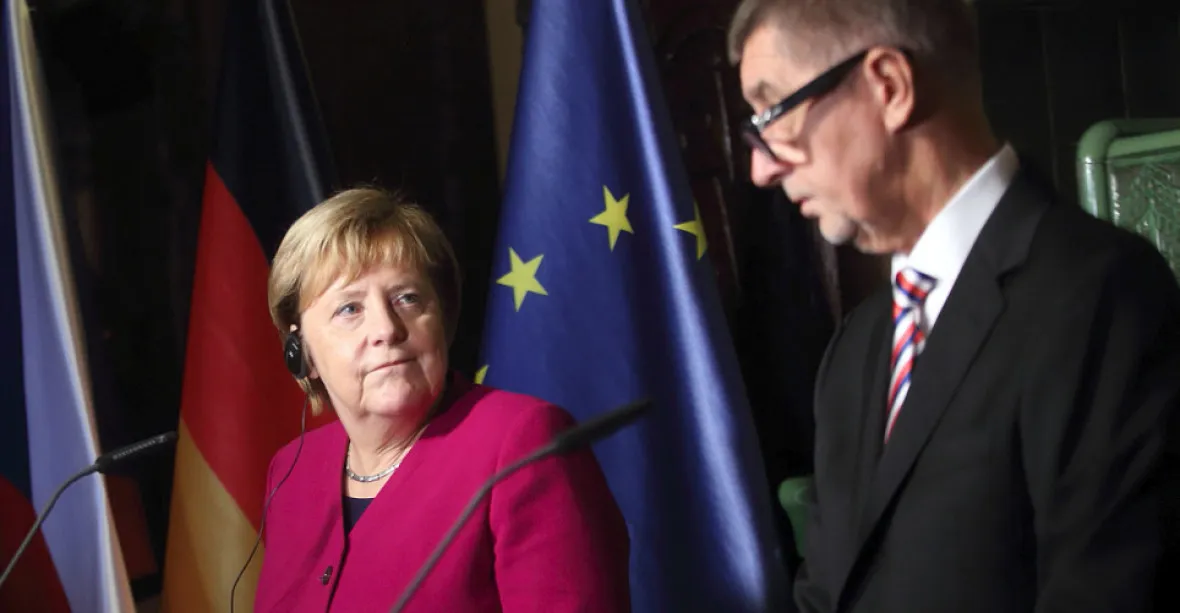Premiéři V4 budou na dálku jednat s Merkelovou. Babiše čeká s kancléřkou soukromý hovor