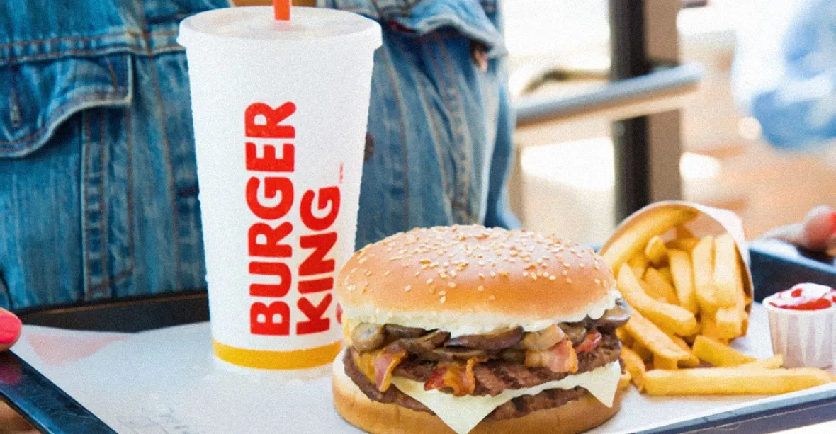 Burger King nabízí speciální burger pro udržení rozestupů. Po jeho snězení se k vám nikdo nepřiblíží