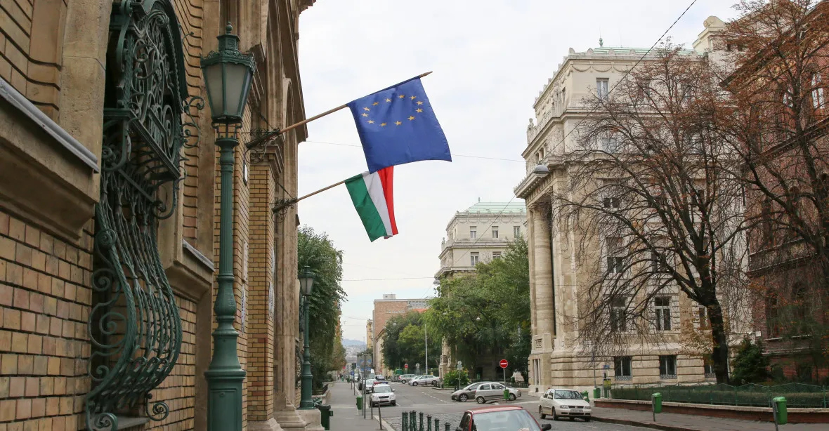 Maďarský zákon o nevládních organizacích diskriminuje, rozhodl soud EU