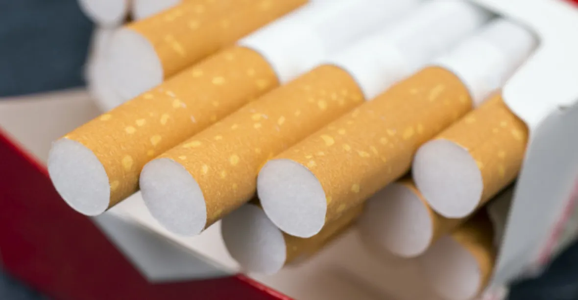 Cigarety opět zdraží, schválila vláda. Zelenou dostal i stravenkový paušál