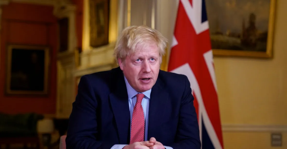 Pandemie je katastrofa, ekonomika dostane masivní pomoc, oznámil premiér Johnson