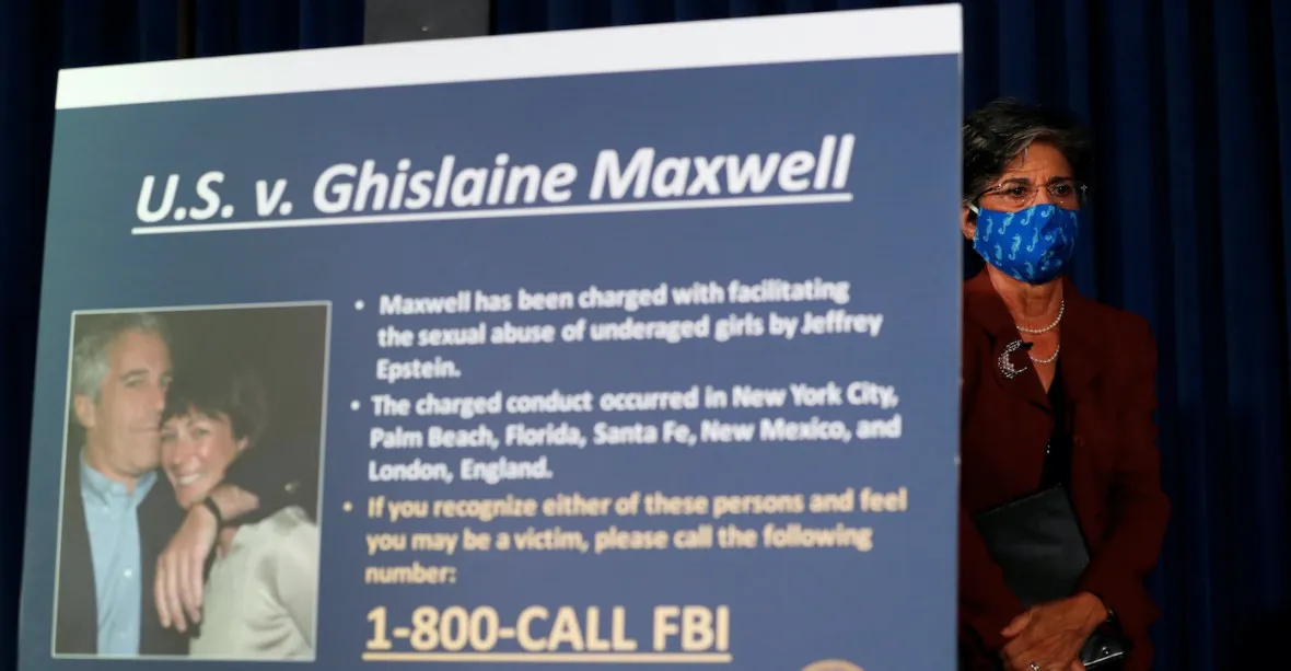 Epsteinovou sebevraždou sexuální aféra nekončí. FBI zatkla jeho partnerku Maxwellovou