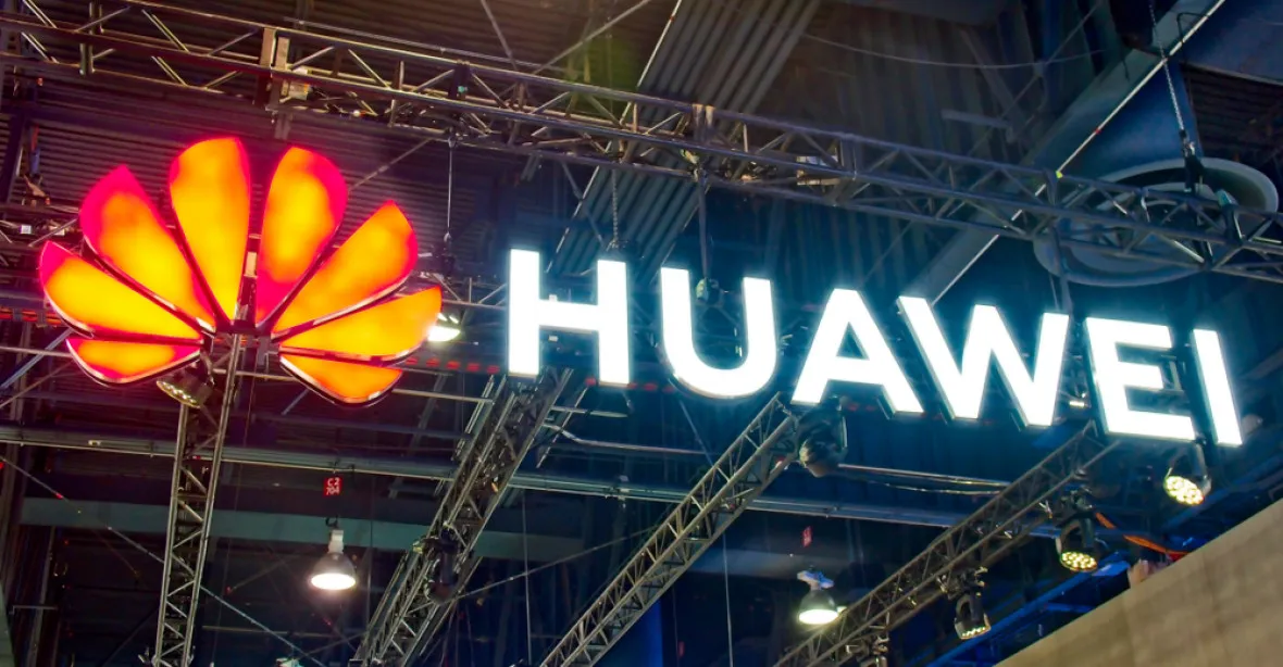 Británie zakázala operátorům spolupráci s čínskou Huawei při výstavbě 5G sítí