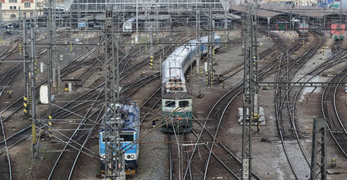 Za vlaková neštěstí mohou i pracovní podmínky a chybějící zabezpečení železnic