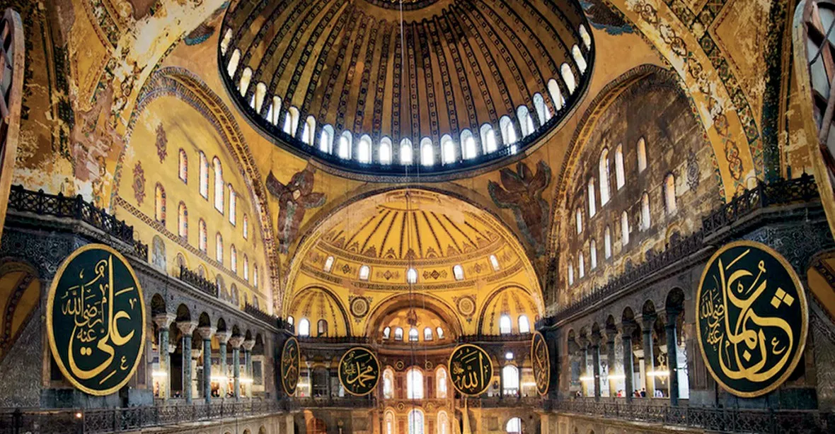 Chrám moudrosti v rukou nemoudrých. Přeměna istanbulského svatostánku Hagia Sofia na mešitu
