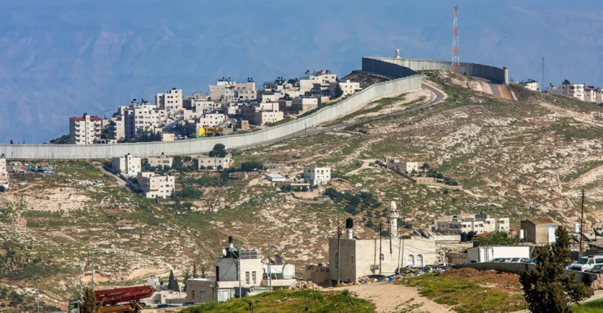 Navigace dovedla palestinské cyklisty k židovské osadě, místní je tam zbili