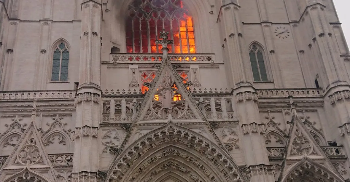 Rwanďan přiznal, že zapálil katedrálu v Nantes. Usvědčilo ho video