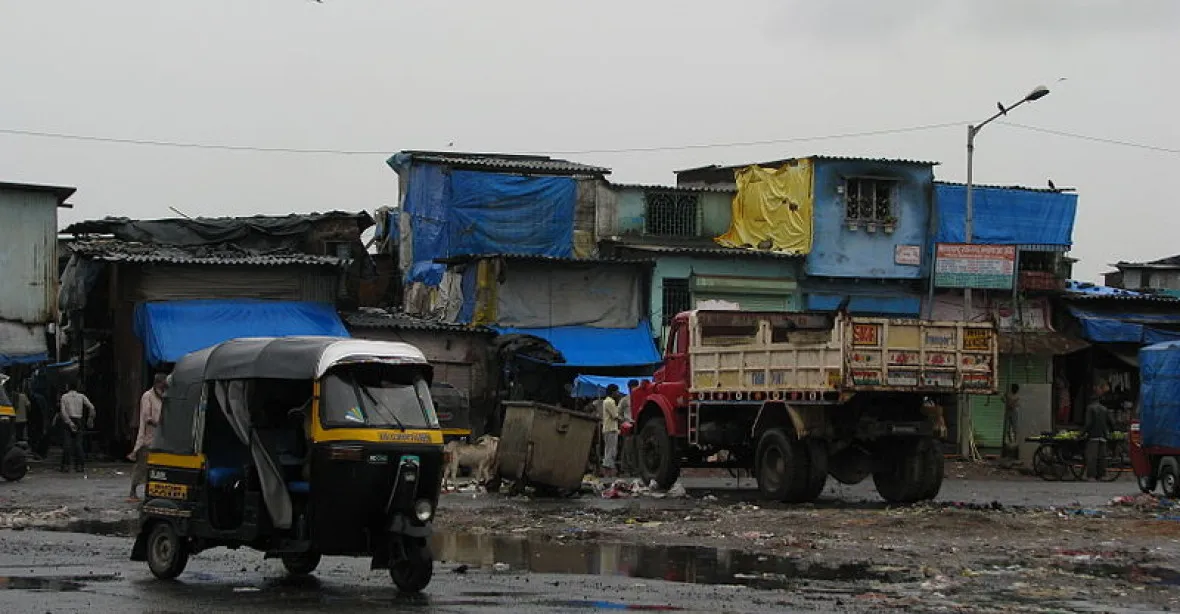 Nakažených koronavirem může být v Indii více než miliarda, nejvíce zasažené jsou slumy