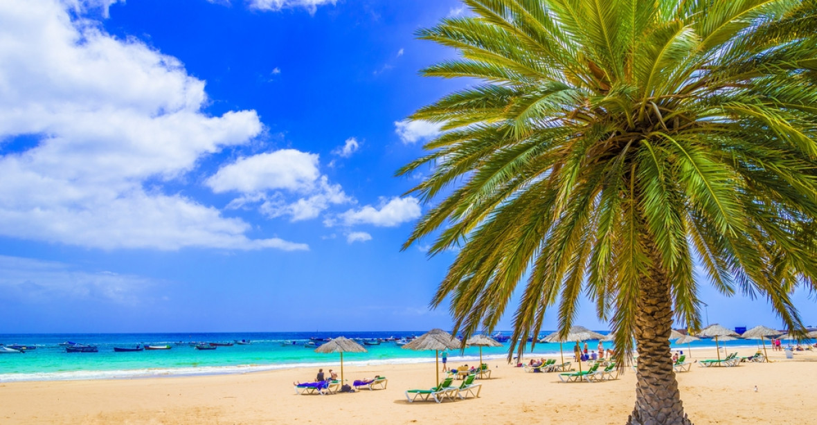 Kanárské ostrovy bojují o turisty. Při nakažení covidem-19 zaplatí turistům léčbu