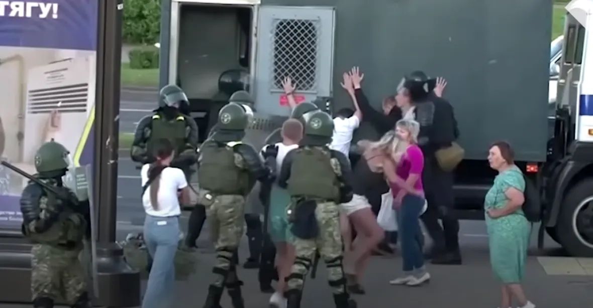 Protesty v Bělorusku neustávají, mají už druhou oběť z řad demonstrantů