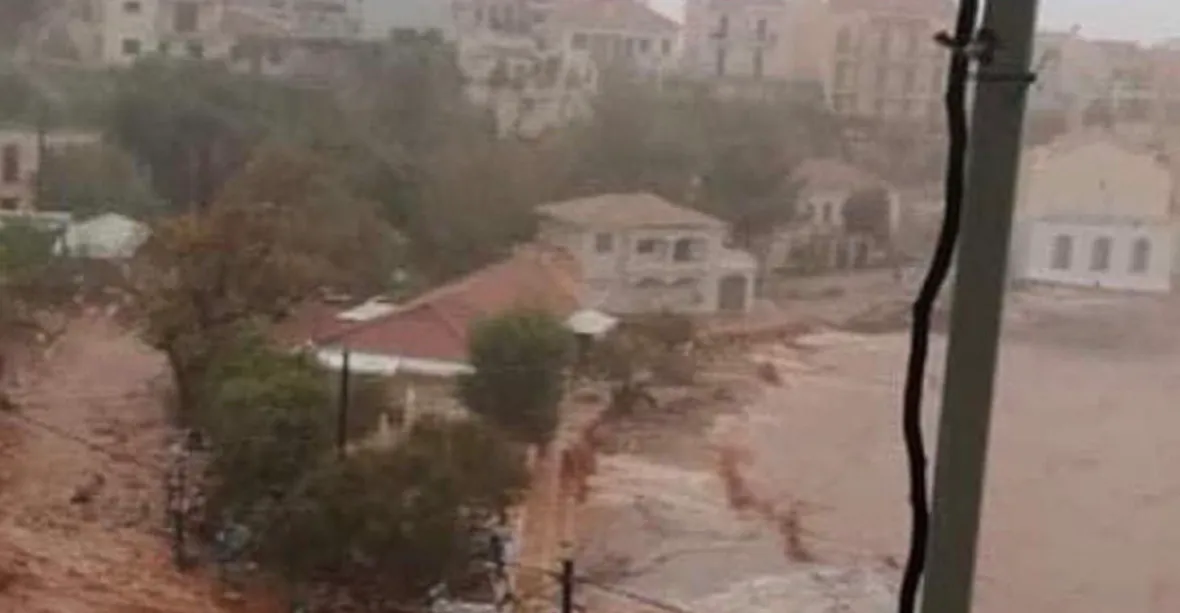 Řecko zasáhl nezvyklý středomořský hurikán. Už má minimálně dvě oběti