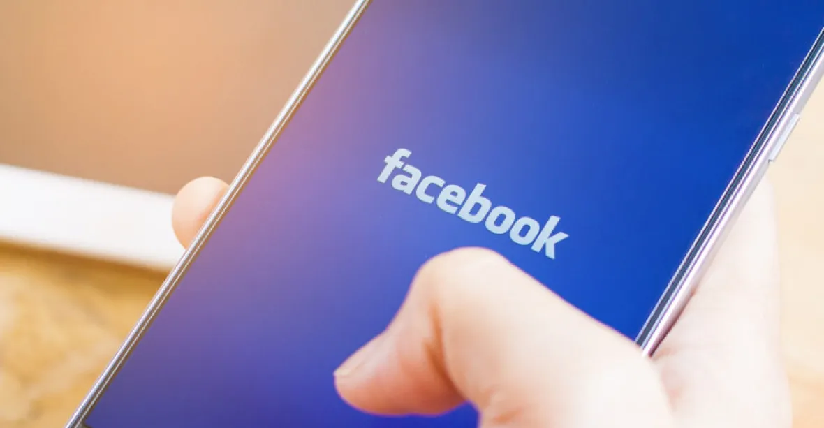 Pokud nastane po volbách chaos, vypneme služby, pohrozil Facebook