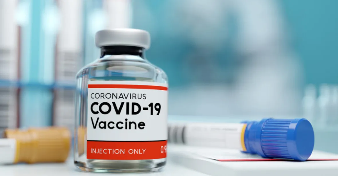 Oxfordská vakcína vyvolává reakci imunity, byla však testována jen na malém počtu seniorů