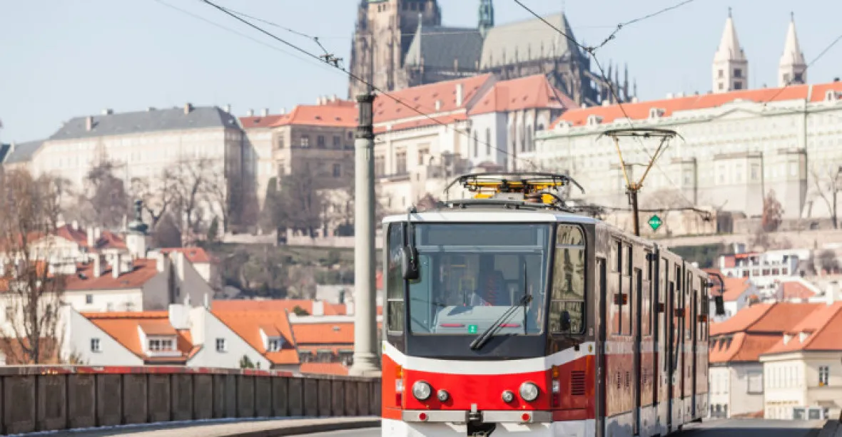 Praha zkracuje denní provoz MHD kvůli zákazu vycházení. Intervaly prodlouží i ve dne