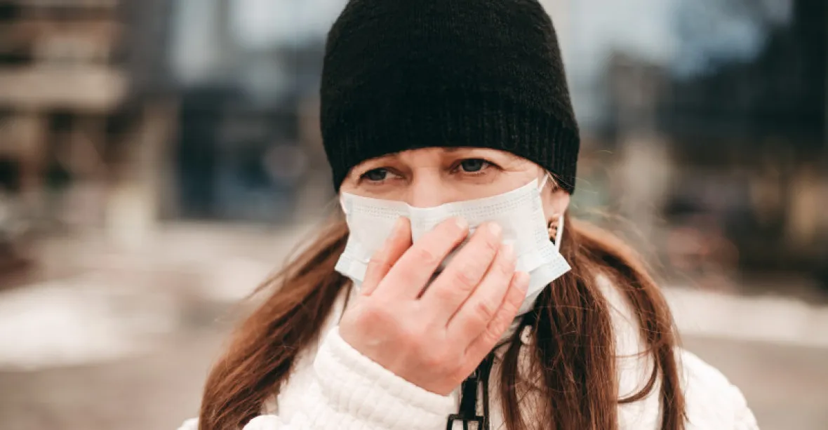 Ztráta čichu: častý příznak covidu-19, který se může léčit i roky