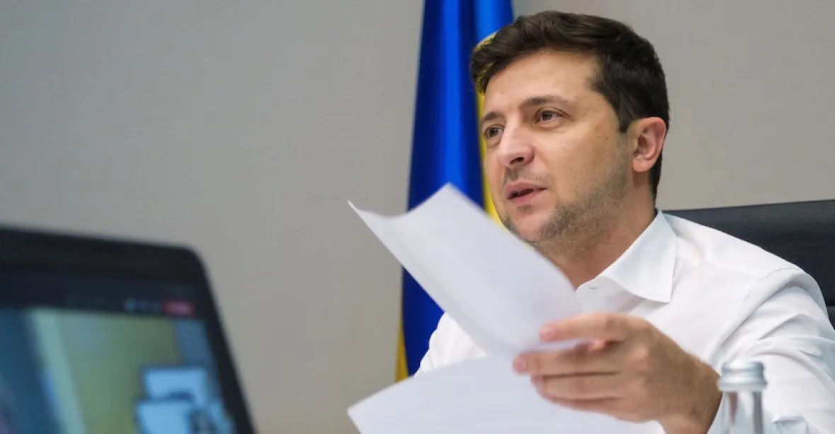 Ukrajina zavádí plošnou karanténu. Prezident Zelenskyj je s covidem v nemocnici