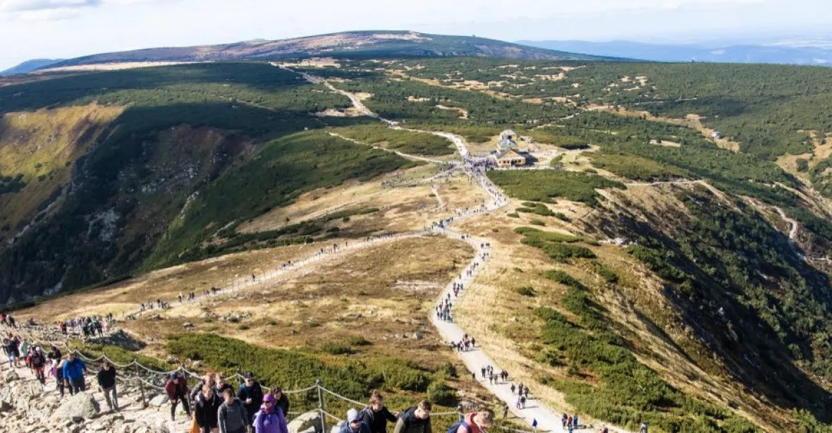 Inverze vyhnala české turisty do hor. „Lidi, neblázněte,“ vzkazuje KRNAP