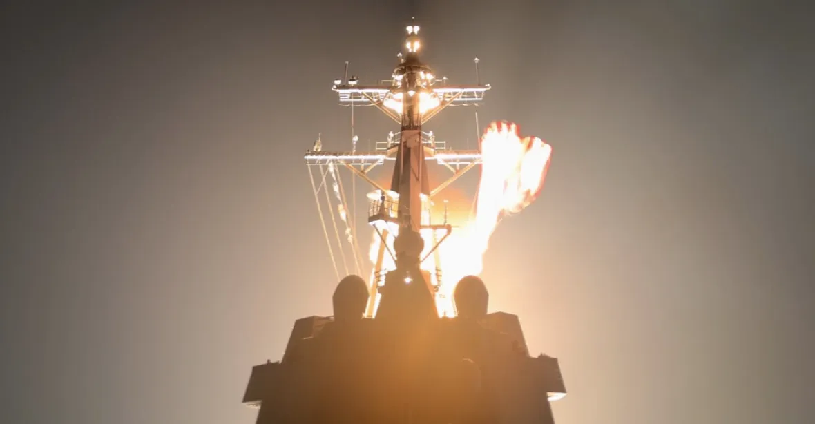 VIDEO: USA poprvé sestřelily balistickou raketu střelou vypálenou z lodi