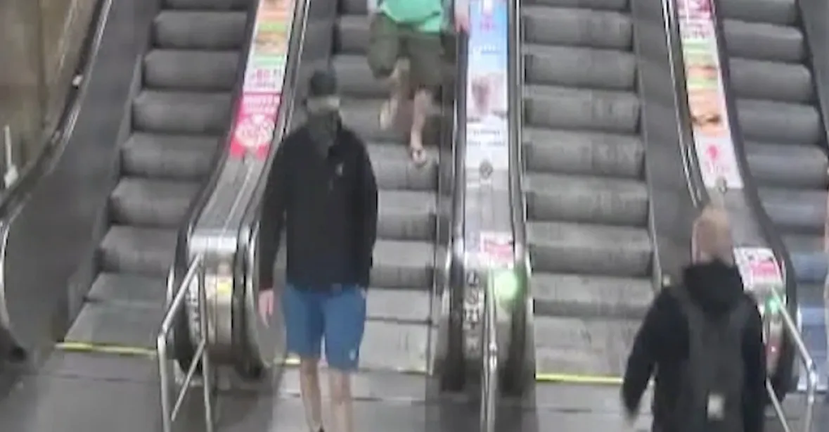 VIDEO: Policie hledá muže, který v pražském metru znásilnil dívku