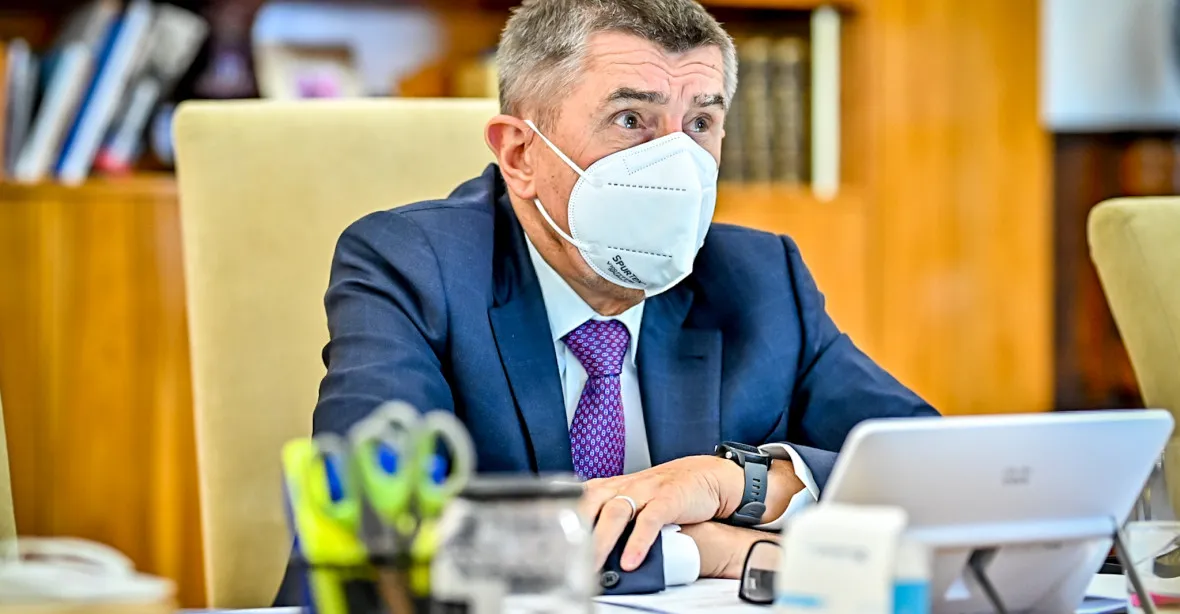 Pomalé Česko. Zpoždění u očkovací kampaně uznává i premiér, nemocnicím chybí pokyny