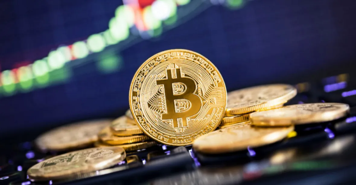 Bitcoin dál raketově roste, poprvé atakuje hranici 500 tisíc korun
