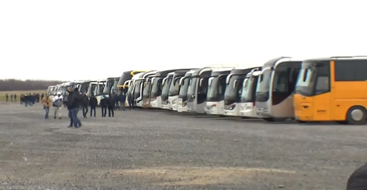 Prahu zaplnilo 300 autobusů. Řidiči protestovali proti nedostatečným kompenzacím vlády