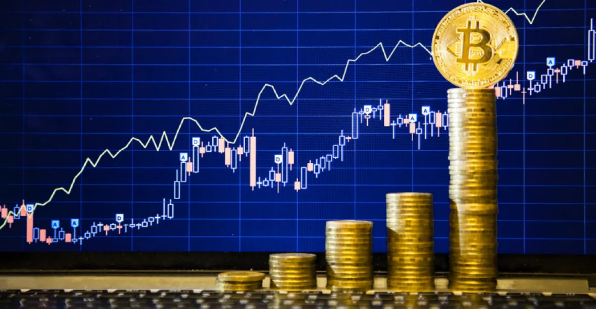 Bitcoin překonává další historickou hranici, podle ekonoma za to může „modrá vlna“