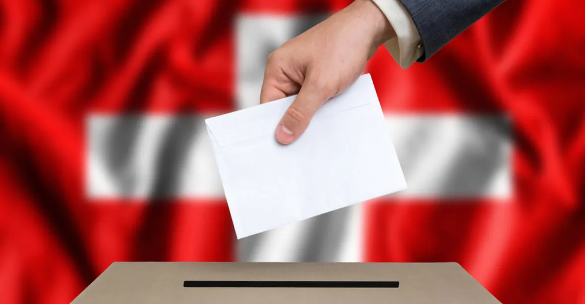 Odpůrci protikoronavirových opatření si ve Švýcarsku vynutí referendum