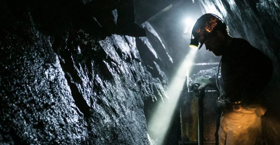 Drama 22 uvězněných horníků: už přes týden čekají pod zemí na záchranu