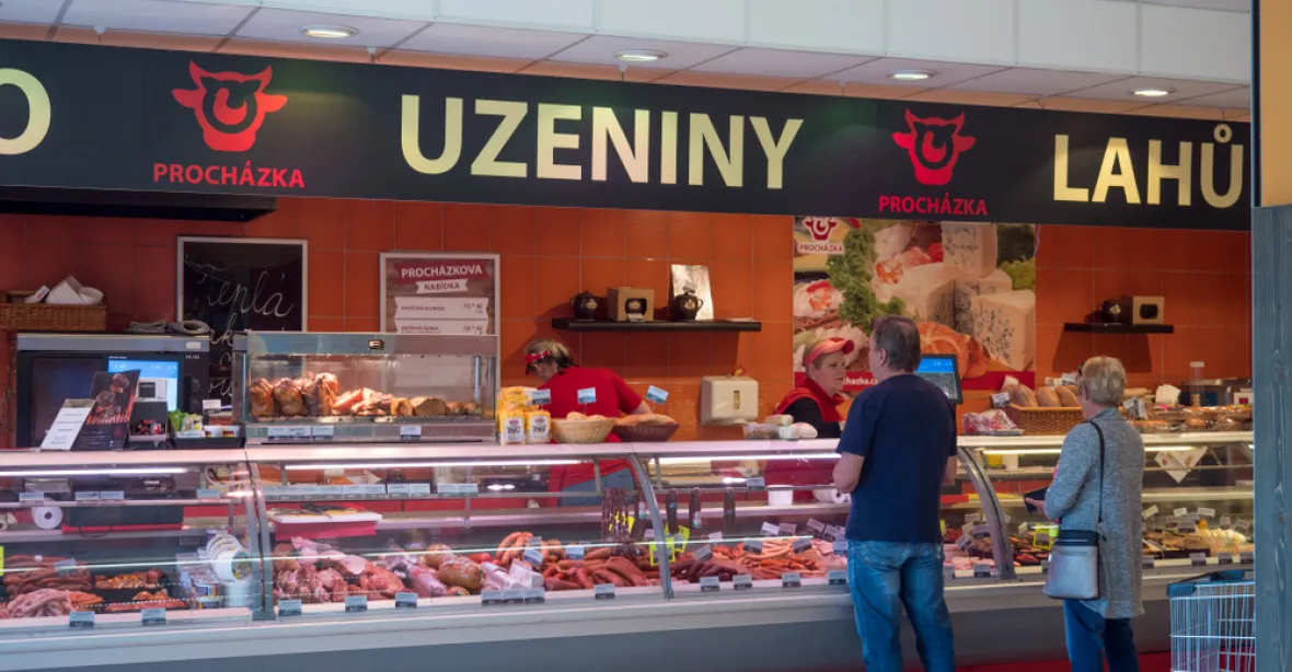 Supermarkety musí povinně prodávat více českých potravin, schválila sněmovna