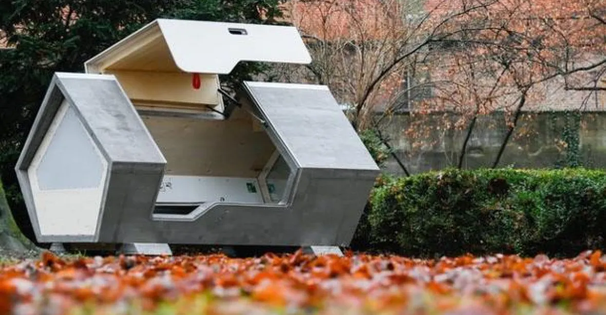 Hotel pro bezdomovce. Němci našli řešení v podobě futuristických „rakví“