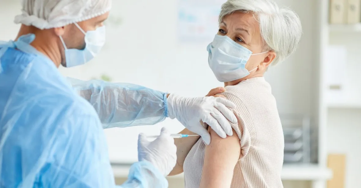 BioNTech přijal nabídku Sanofi na pomoc s výrobou vakcíny