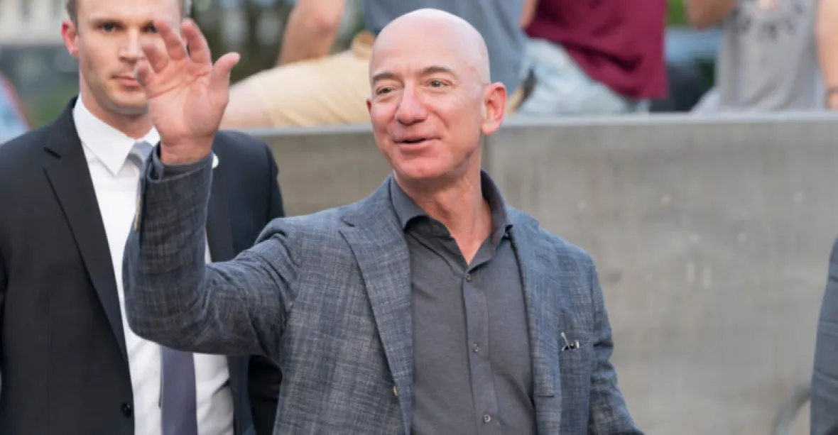 Zakladatel Amazonu Jeff Bezos skončí v čele společnosti