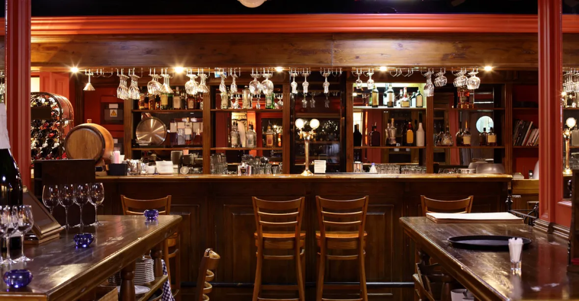 Španělské bary i restaurace se postupně otevírají, hosté se budou registrovat QR kódem