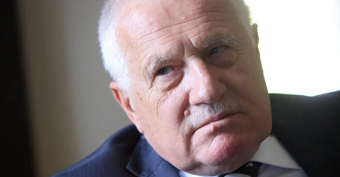 Lidé by měli zneklidnět, pandemický zákon omezuje občanská práva, soudí Václav Klaus