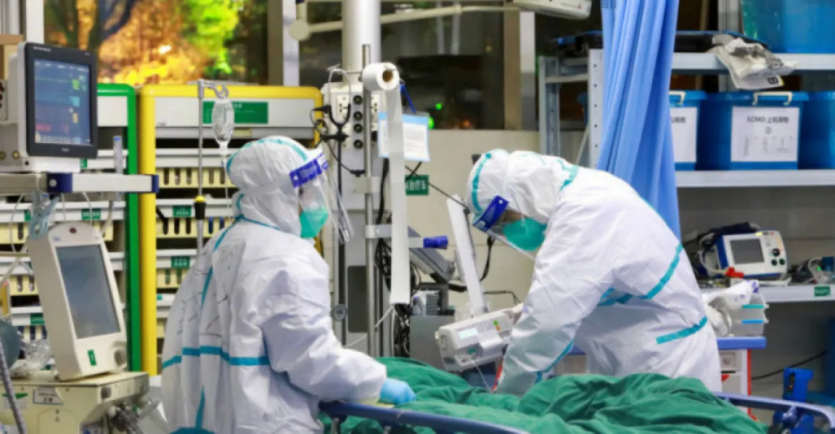 České nemocnice už nestačí, vláda využije pomoci z Německa a Švýcarska