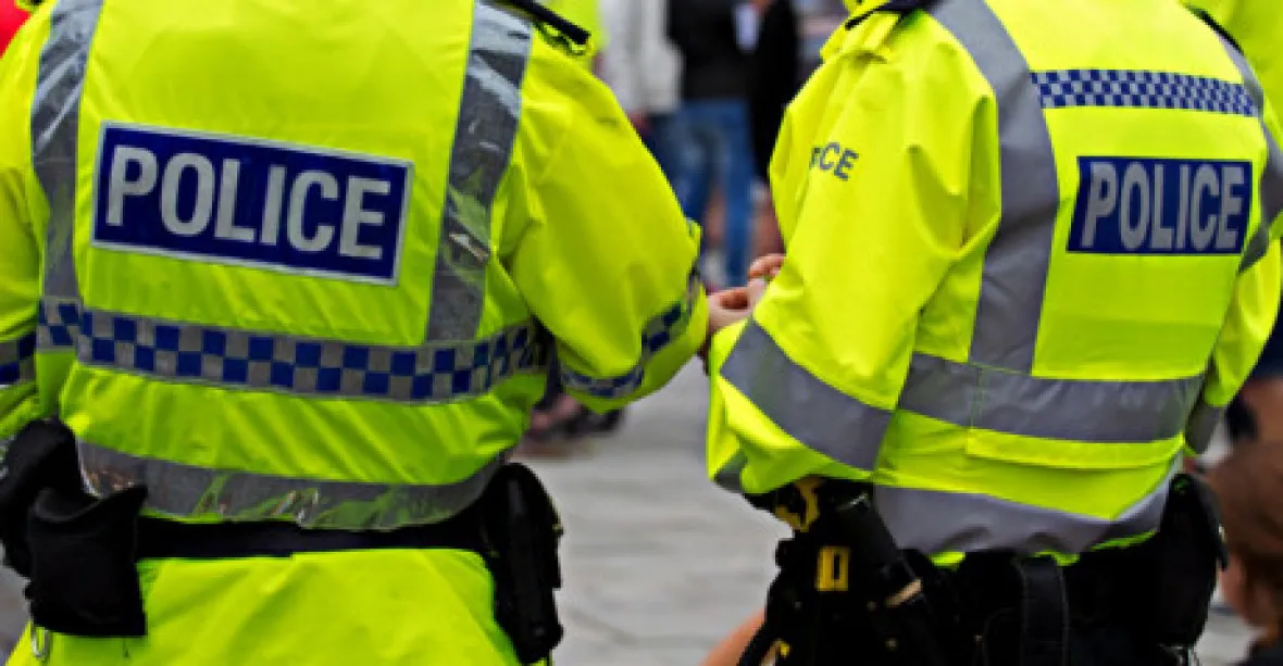 „Závažná událost“ ve Walesu. Po dlouhých hodinách policie potvrdila smrt 16leté dívky