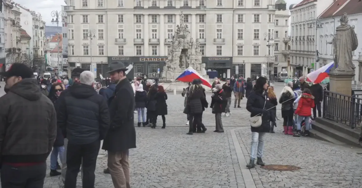 Protesty proti vládním opatřením: akci v Brně rozpustili po 20 minutách