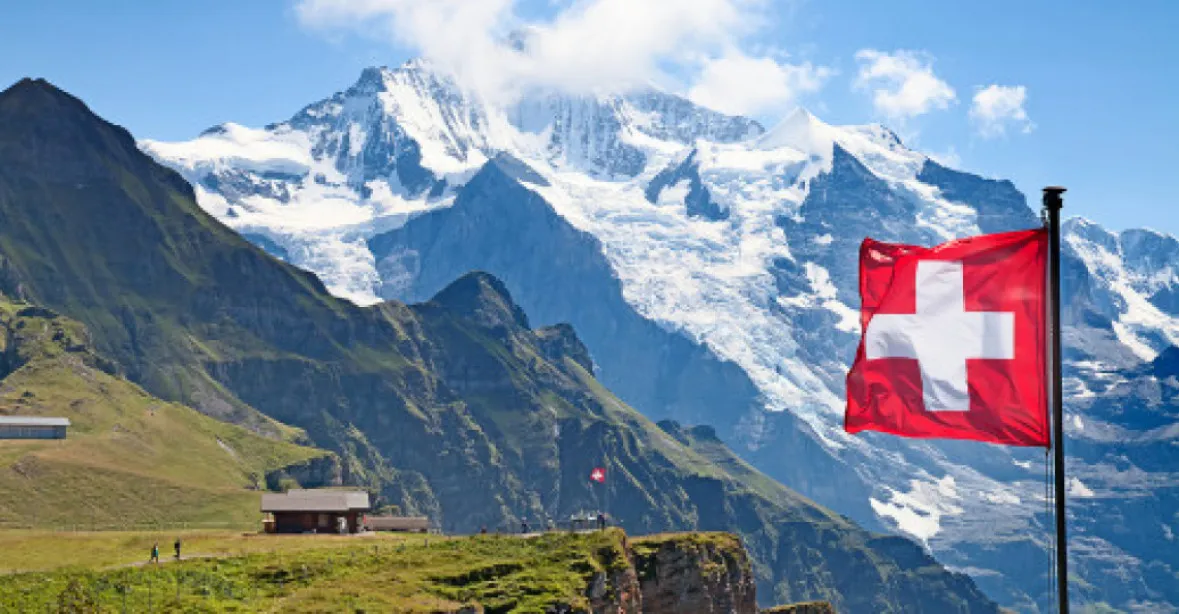 Švýcarsko: Uvolnění se nekoná, počty nakažených přibývají