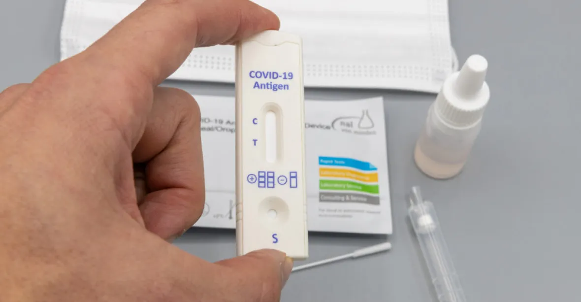 Antigenní testy jsou běžně k sehnání v prodejnách potravinářských řetězců. Nově i v Lidlu a Bille