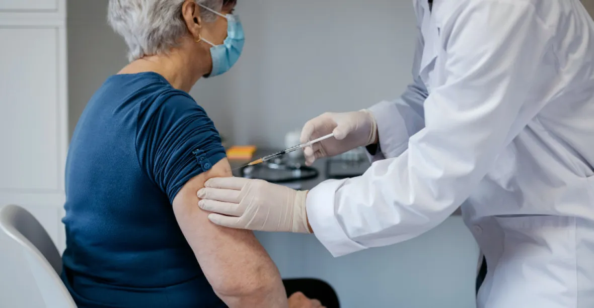 Německo nedoporučuje očkování AstraZenecou u lidí mladších 60 let
