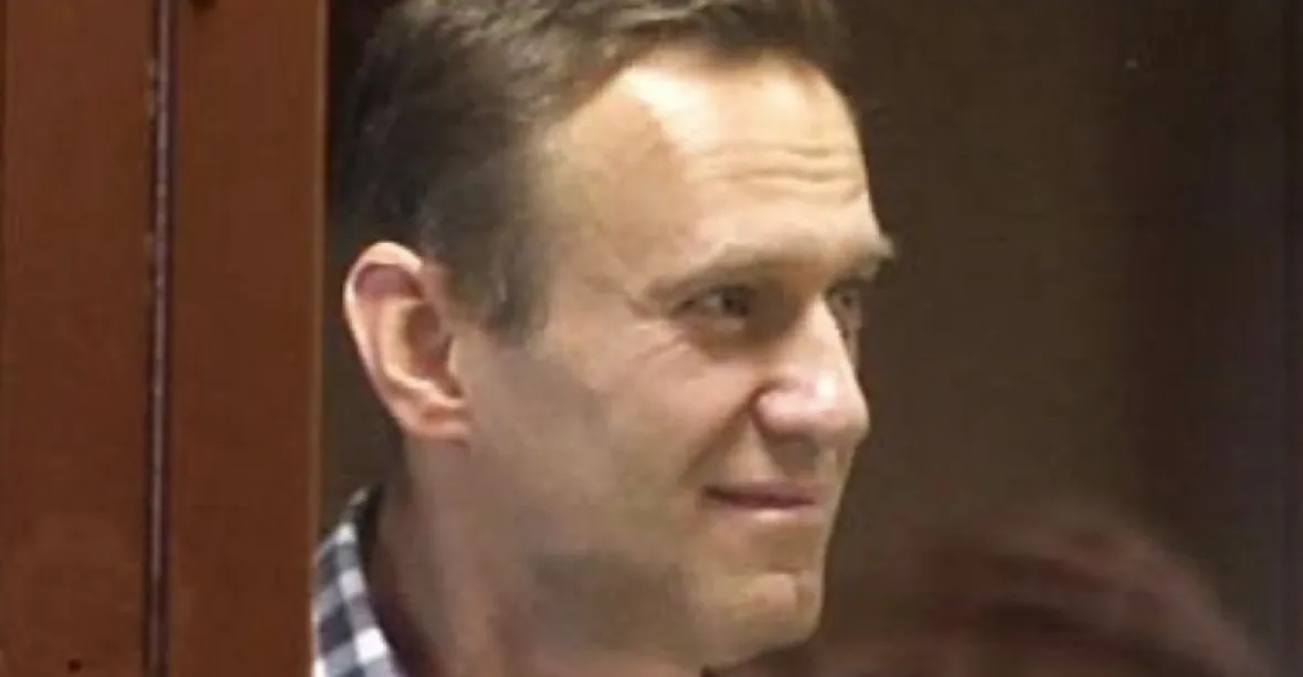 Alexej Navalnyj drží hladovku, dokud k němu nepustí lékaře. „Ve vězení mě mučí,“ stěžuje si