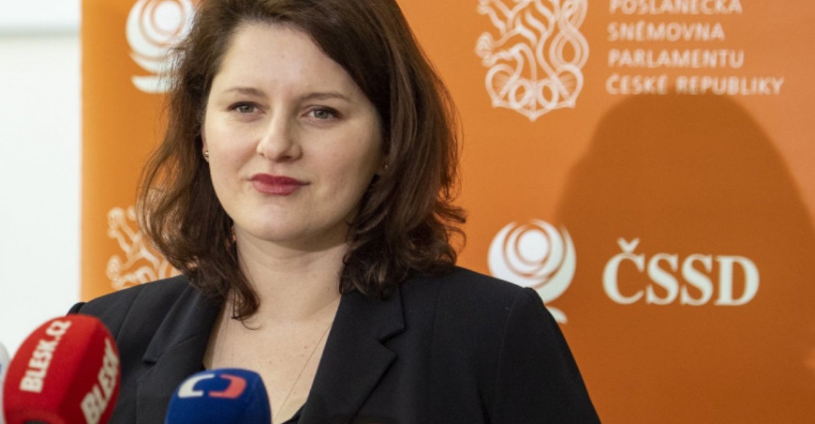 Ve vedení ČSSD budou jako místopředsedové čtyři nováčci, Maláčová zůstává