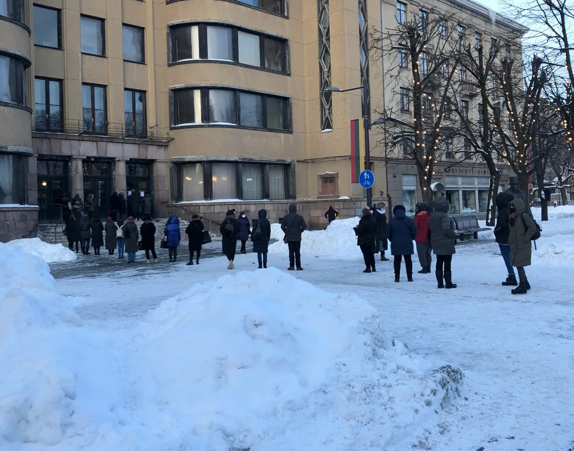 Fronta na očkování v Kaunasu, 12. února 2021.
