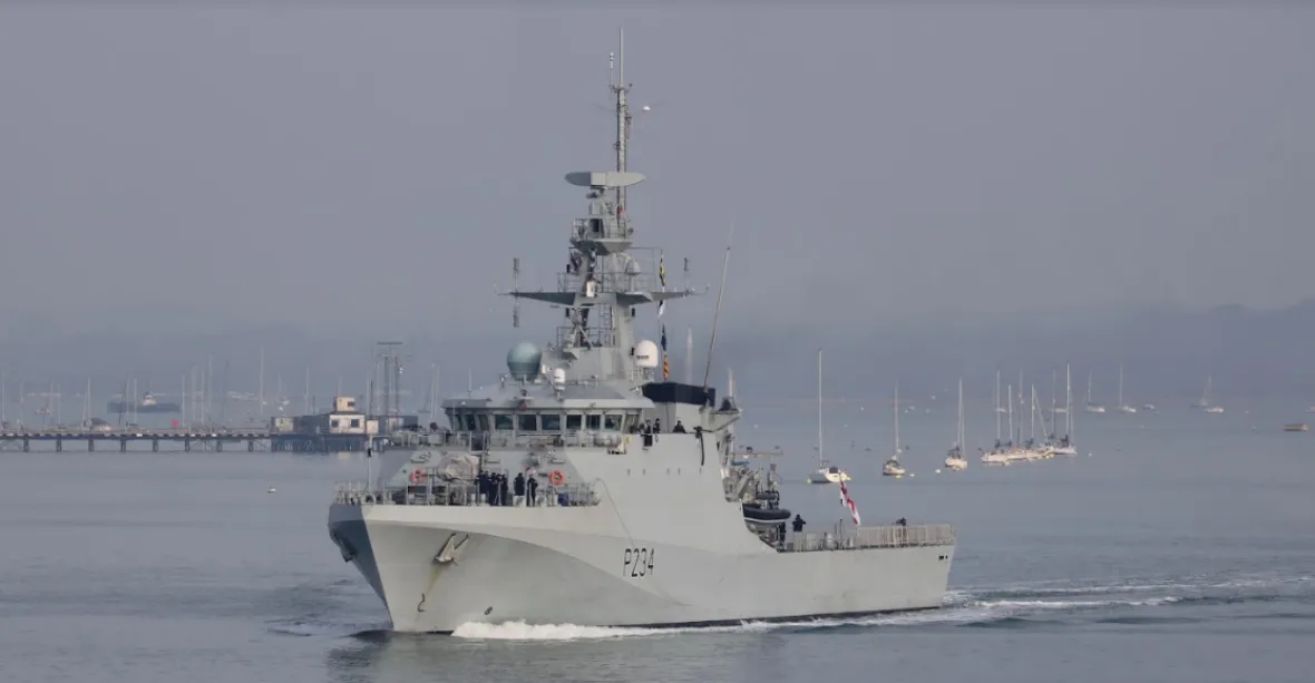 Británie vyslala do Lamanšského průlivu dvě vojenské lodě kvůli sporu s Francií o rybolov