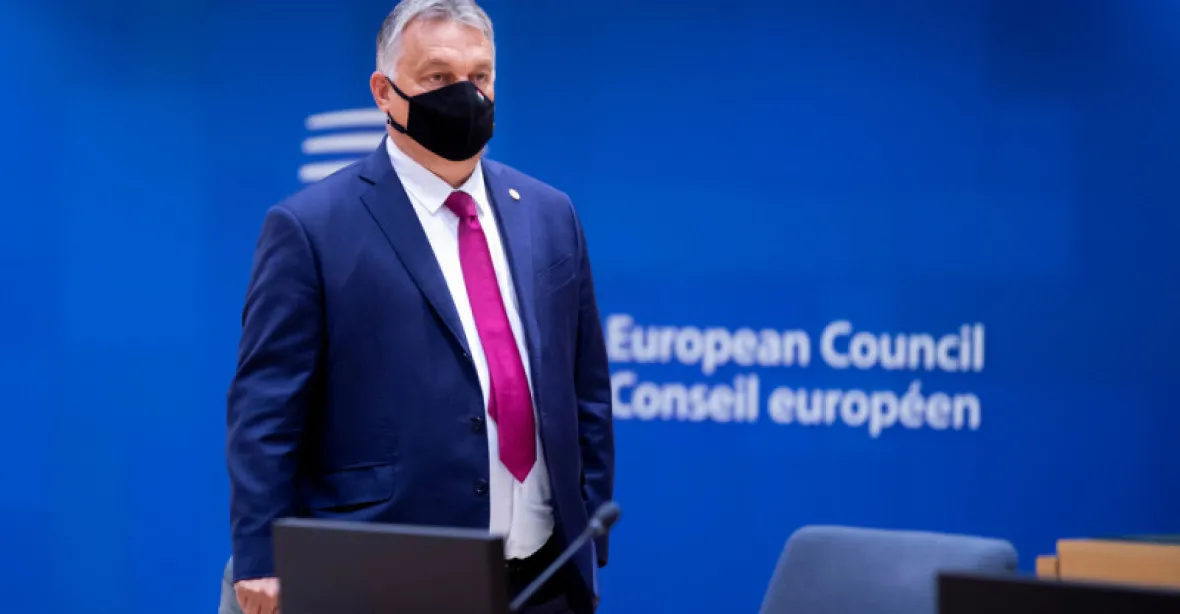 Orbán buduje alternativu k Bruselu. Západ není svobodný, budoucnost mají země V4, říká