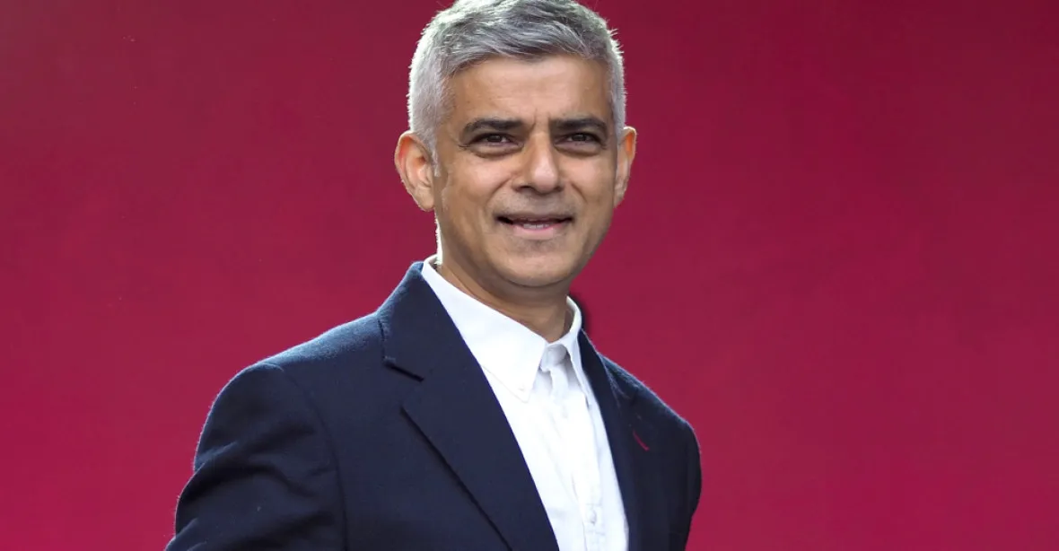 Starostou Londýna zůstane labourista Sadiq Khan, funkci převzal po Johnsonovi