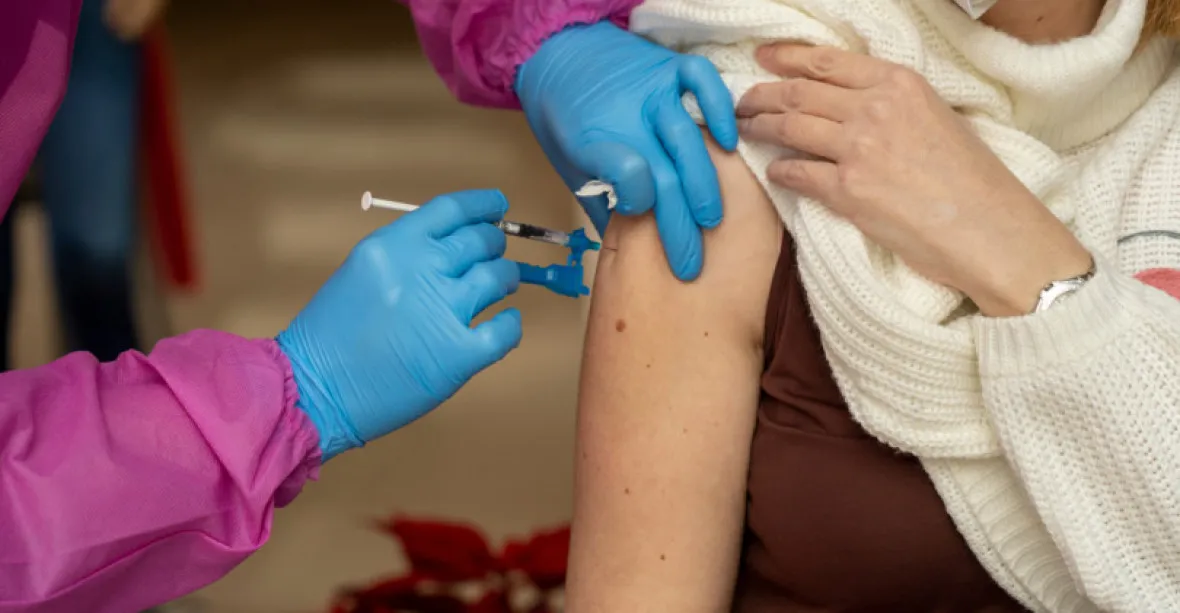 Očkování proti koronaviru se otevírá pro lidi od 40 let